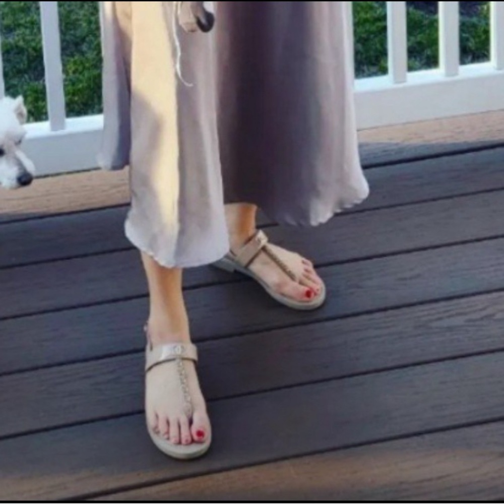 CHANEL Beige and Gold Chain Detail Sandals - Picture 3 of 3